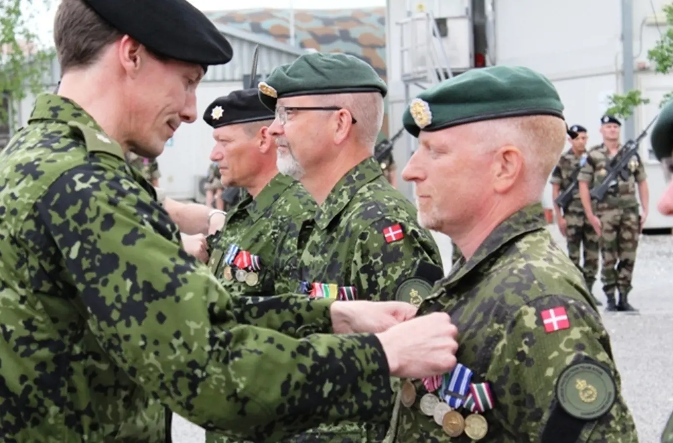 H.K.H. Prins Joachim besøgte den 7. maj hjemmeværnets bevogtningsdeling i Kosovo, hvor han blandt andet overrakte NATO’s Missionsmedalje til de frivillige hjemmeværnssoldater.