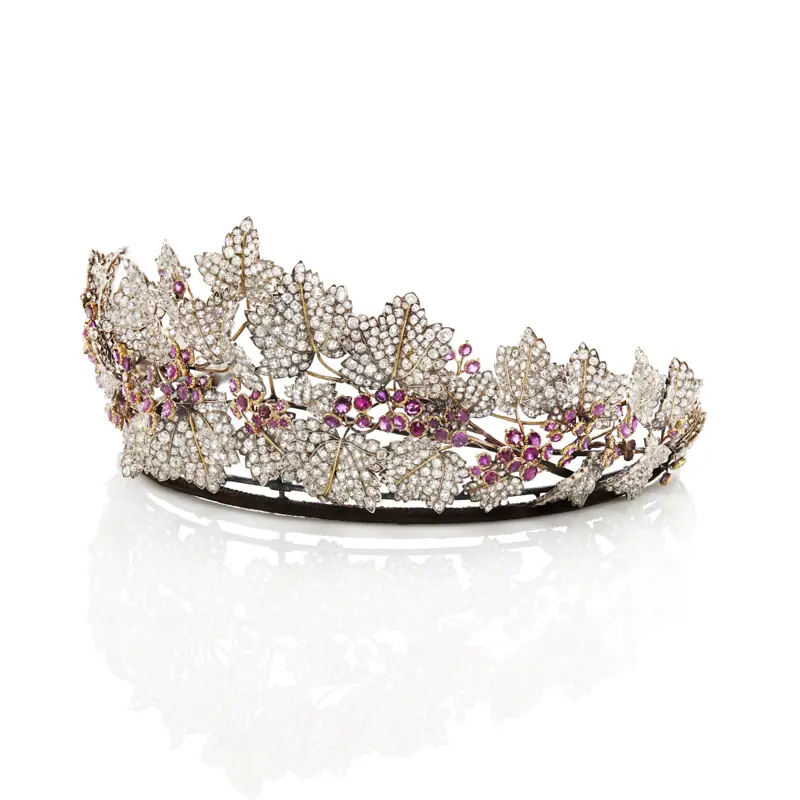 Crown jewels and fideikommjekker
In the future Queen Mary's jewelry collection,
The most well-known of the privately owned pieces of jewelery worn by the future queen is probably the ruby set, given to the future king by her maternal grandmother Queen Ingrid. The set was made for French Marshal Jean-Baptiste Bernadotte's wife Desirée and was worn at Emperor Napoleon's coronation in 1804. The set came to Sweden via the Bernadotte couple when they were appointed Crown Prince Couple of Sweden. Desirée, who in 1818 became Queen Desideria of Sweden, then let it go to her daughter-in-law Josefina. As queen dowager, in 1869 Josefina presented the set to her granddaughter, Princess Lovisa, at her wedding to Danish Crown Prince Frederik (8th) with the reason "the Danish colors for Louisa".