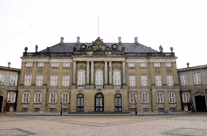 Amalienborg 11