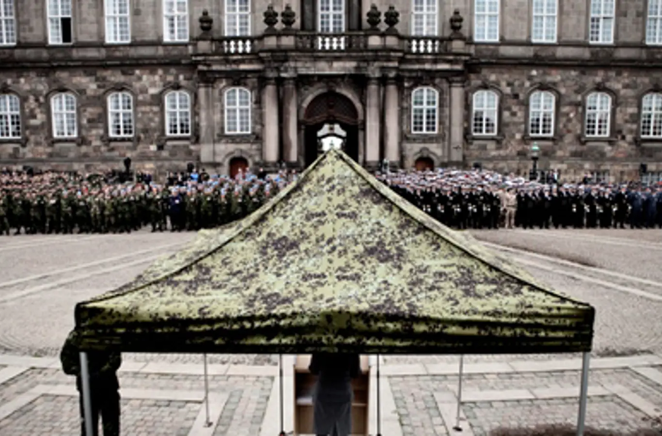 Christiansborg Slotsplads i anledningen af flagdagen den 5. september 2011.