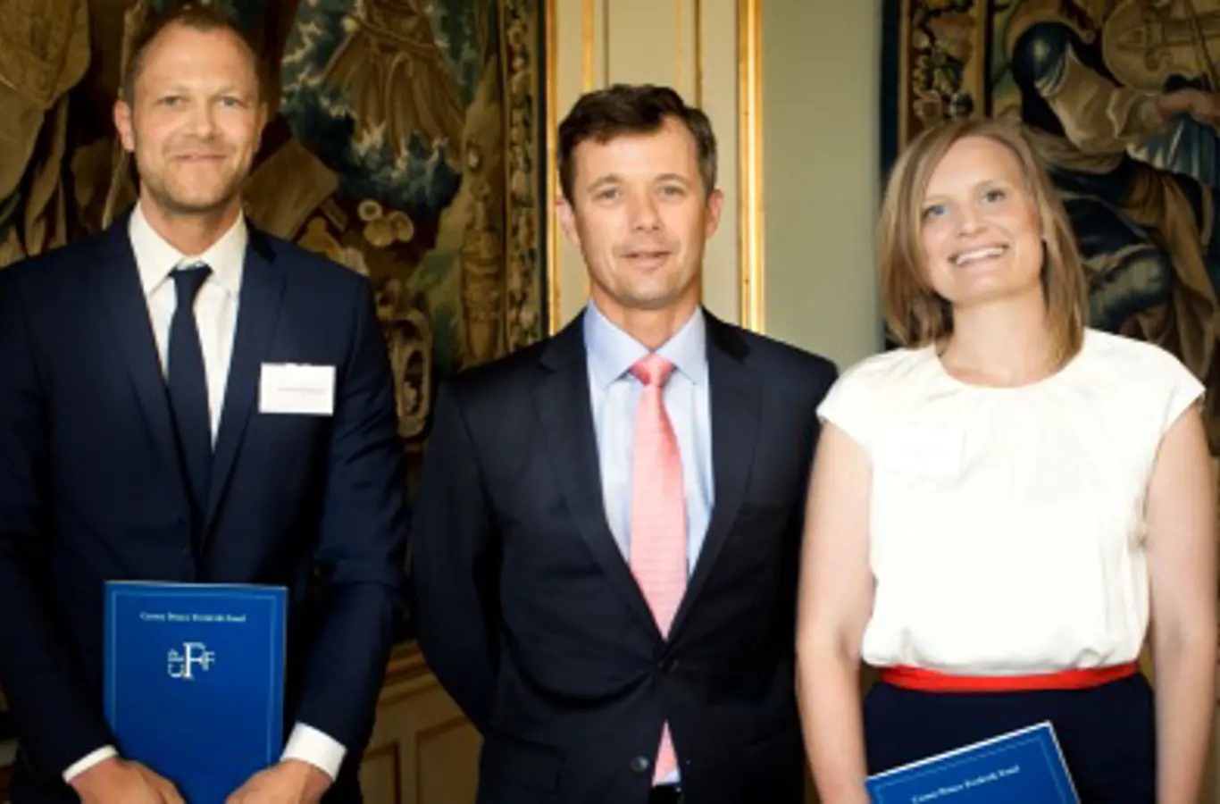 H.K.H. Kronprinsen med legatmodtagerne fra Crown Prince Frederik Fund 2013: Anders Lønstrup Graugaard og Mette Møller Jørgensen.