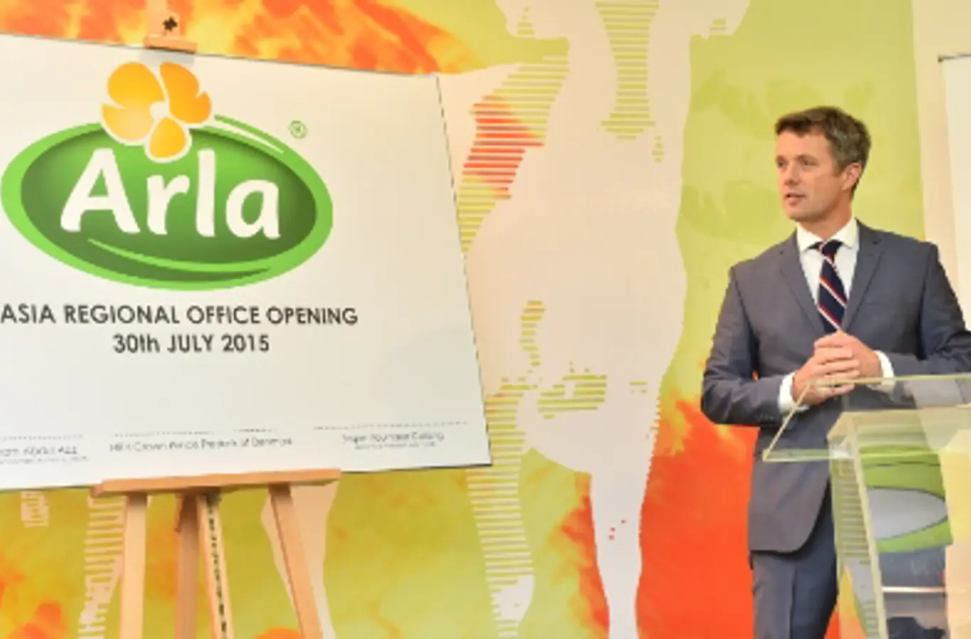 H.K.H. Kronprinsen holder tale ved åbningen af Arlas nye kontor i Malaysia.