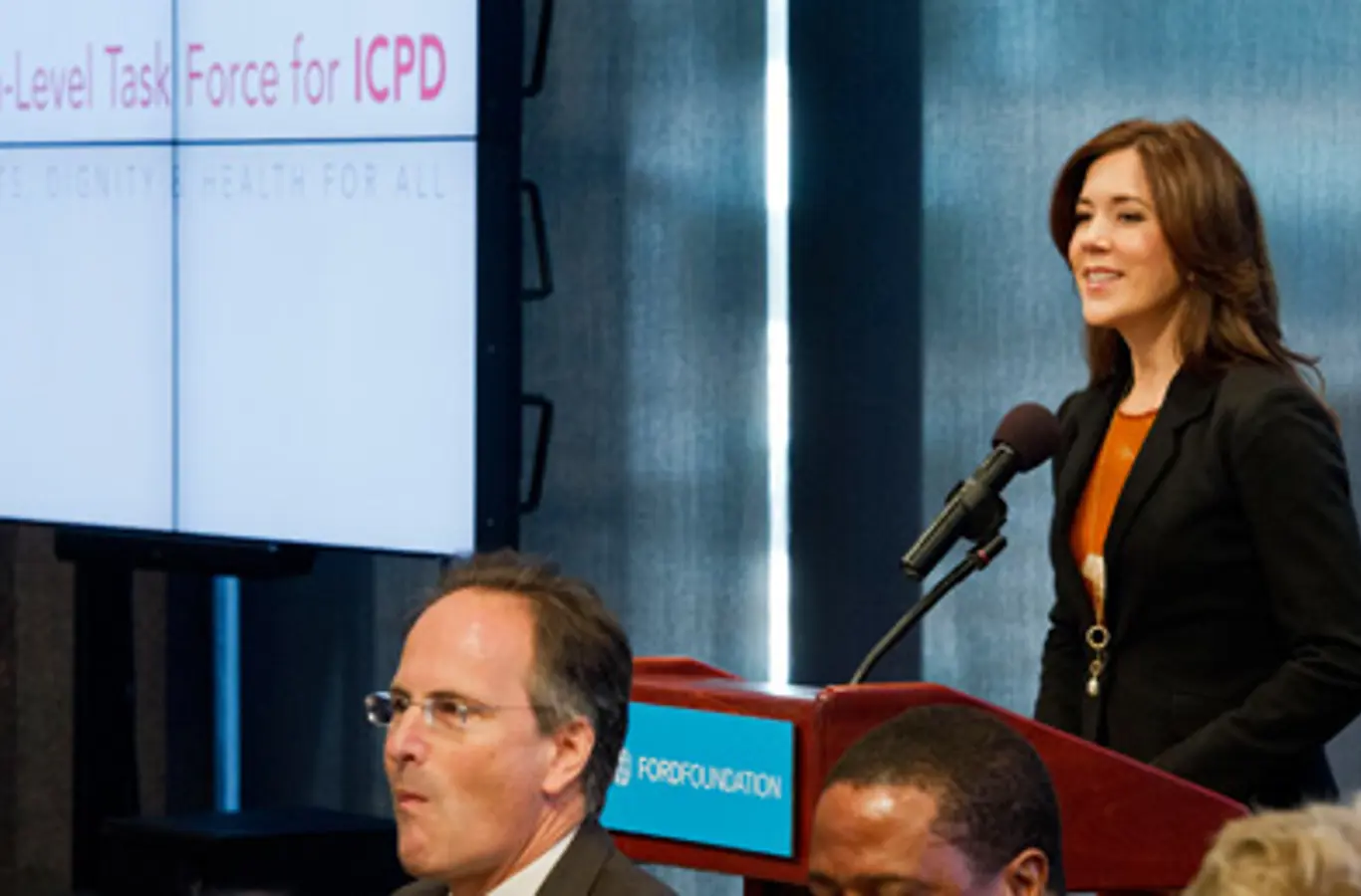 H.K.H. Kronprinsessen på talerstolen ved HLTF-mødet den 1. oktober 2012.