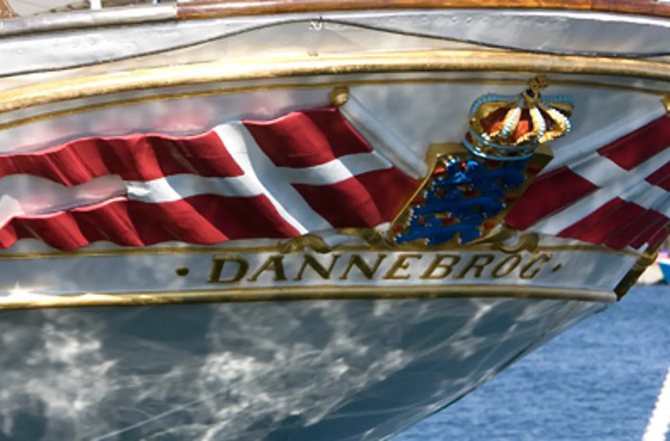 Agterspejlet på Kongeskibet Dannebrog.