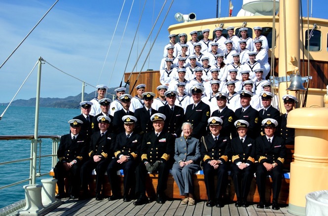 Års-afskedsparade med besætningen på Kongeskibet Dannebrog