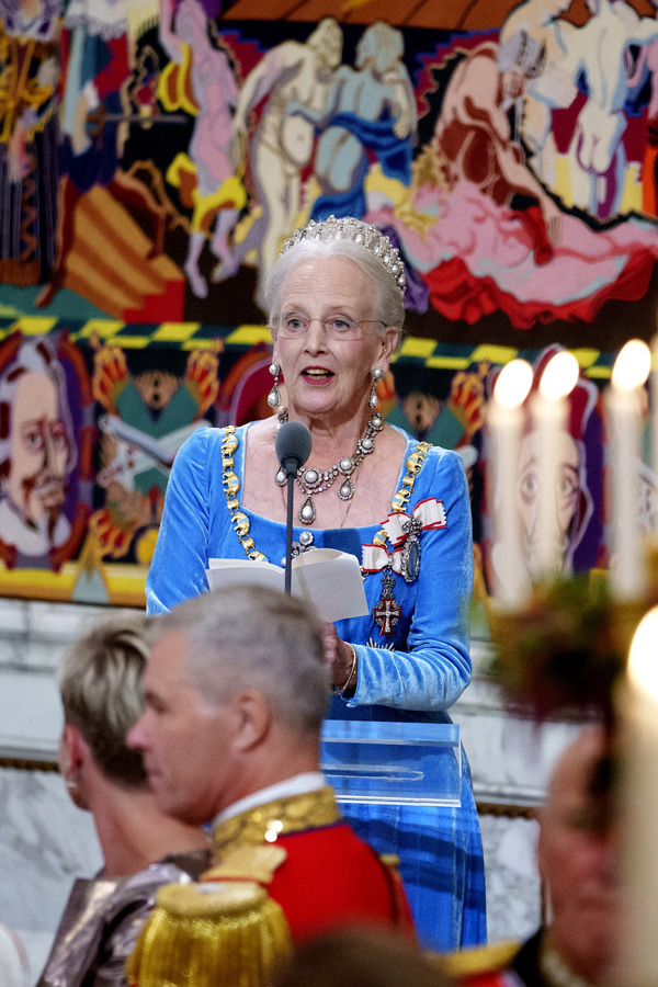 Faderlig Boghandel motor H.M. Dronningens tale ved gallataffel på Christiansborg Slot den 11.  september 2022 i anledning af 50-års regeringsjubilæet