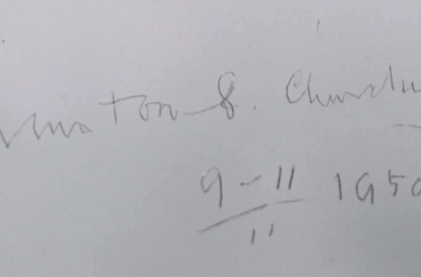 Kun i helt særlige tilfælde bedes også andre end statsoverhoveder om at indridse deres signatur, som fx premierminister Winston Churchill og hans kone Clementine Churchill, som besøgte Danmark og Fredensborg den 9.-11. oktober 1950.