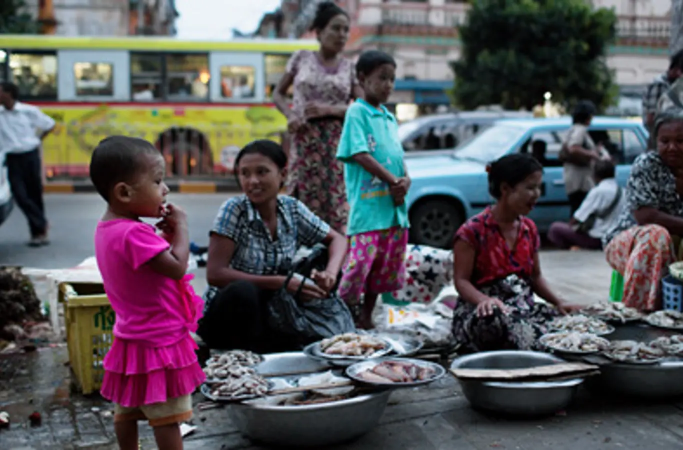Gadebillede fra byen Yangon i Myanmar.