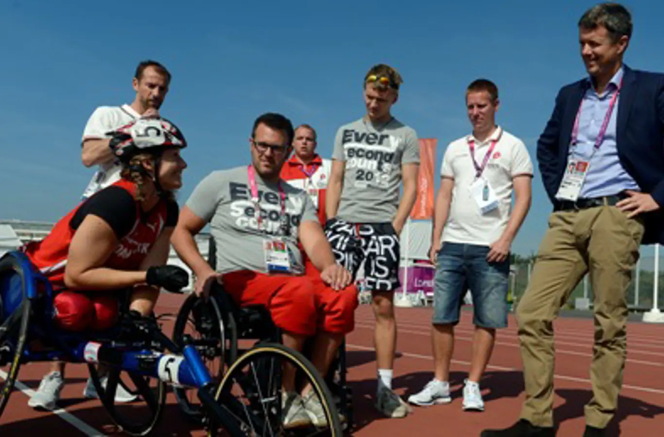 H.K.H. Kronprinsen besøgte den 4. september 2012 de danske atleter ved De Paralympiske Lege 2012 i London.
