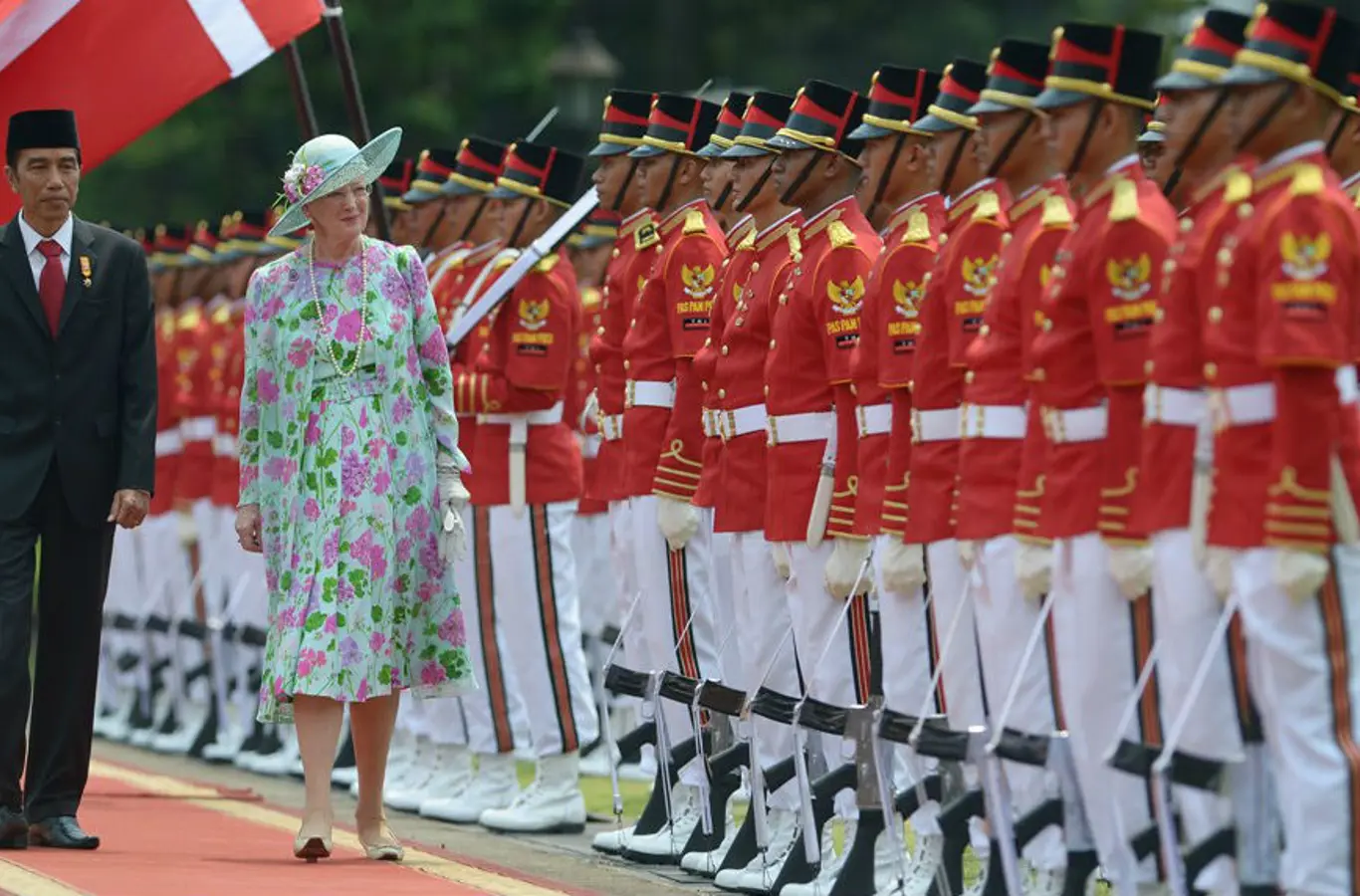 Tidligere på dagen blev Regentparret officielt modtaget af Indonesiens præsident ved Præsidentpaladset i Jakarta.