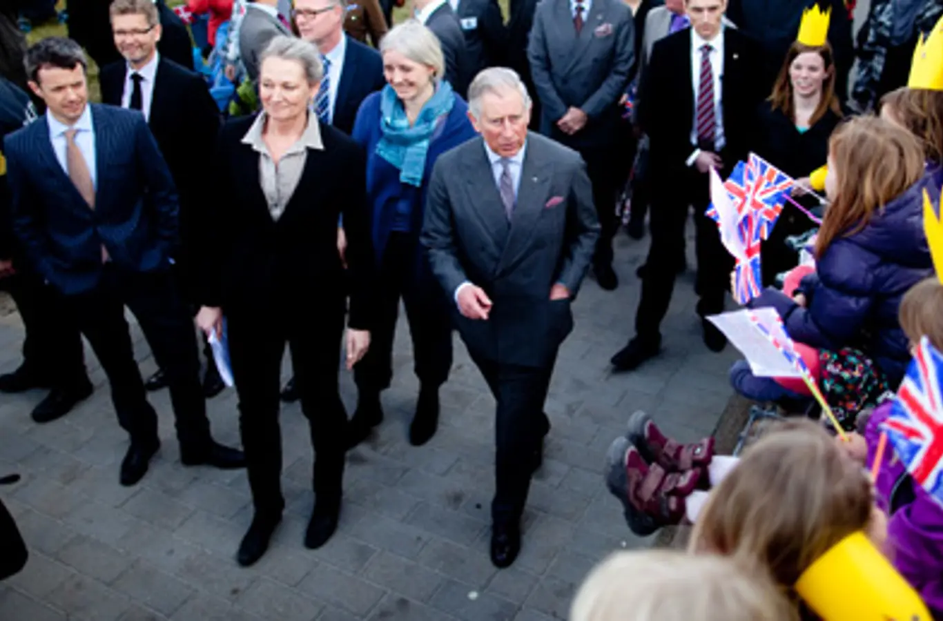 D.K.H. Kronprinsen og Prinsen af Wales får rundvisning i boligområdet Gyldenrisparken, København.