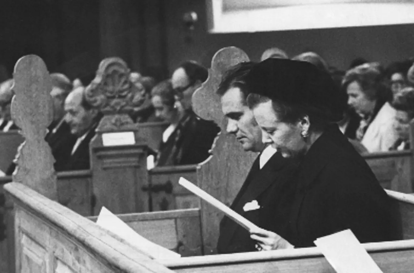 Regentparret overværer gudstjeneste i den tyske reformerte kirke i Gothersgade i 1973.