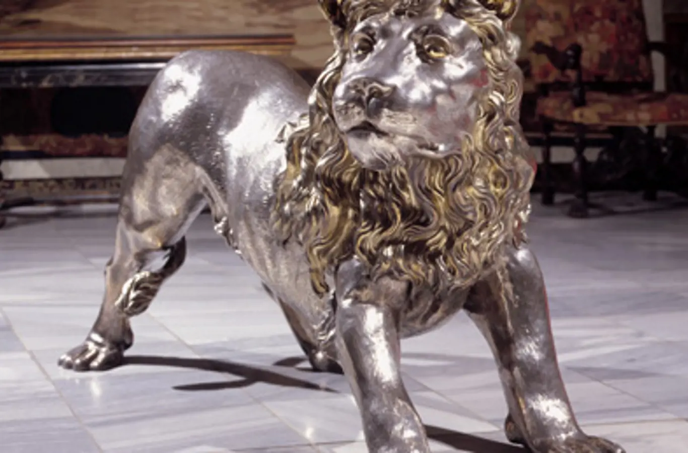 I Riddersalen på Rosenborg Slot står Frederik 3.s tre sølvløver, der bevogter kongens trone. Løverne er udført i 1665-70